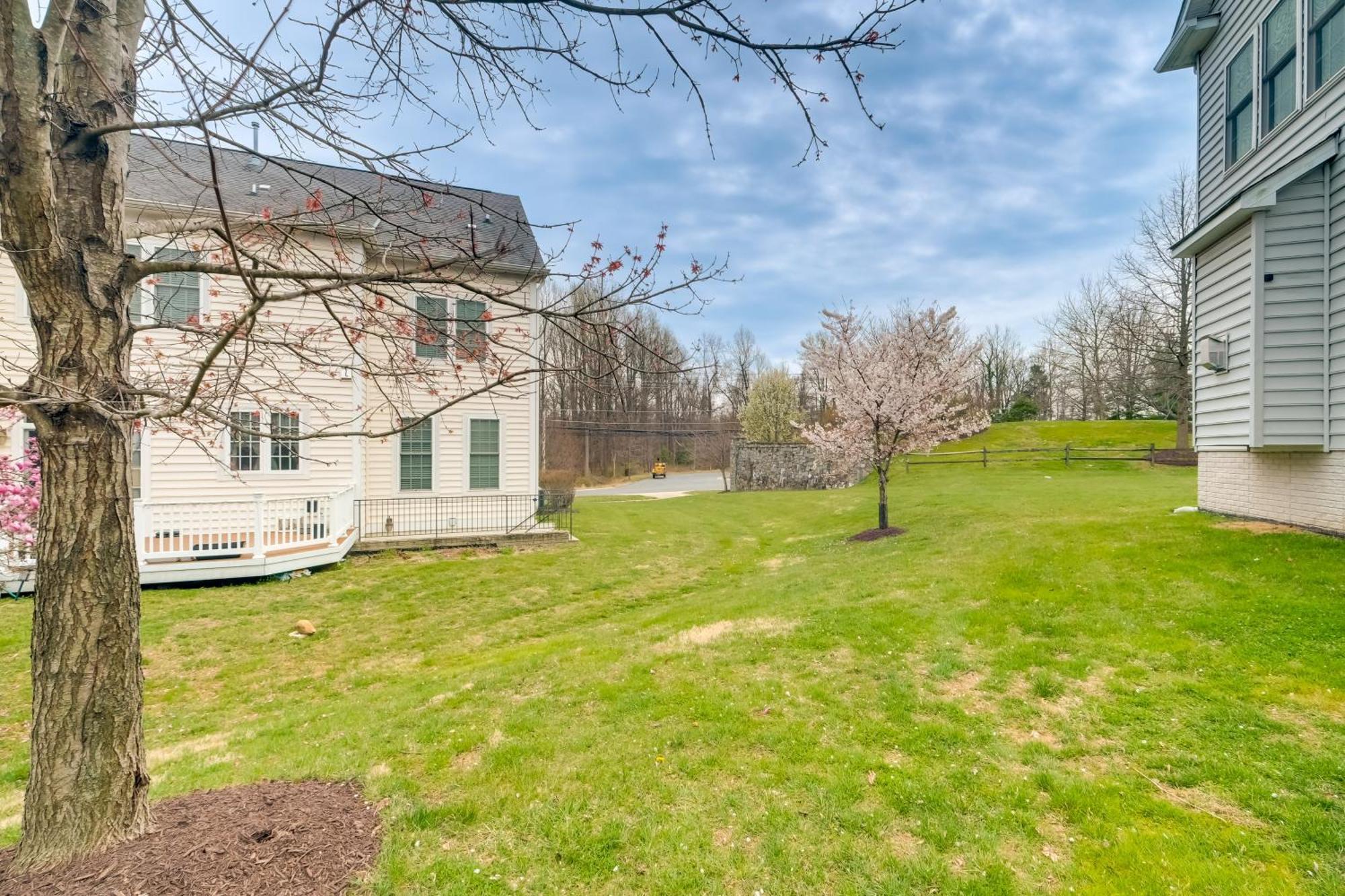 Pet-Friendly Silver Spring Condo With Yard! Exterior photo